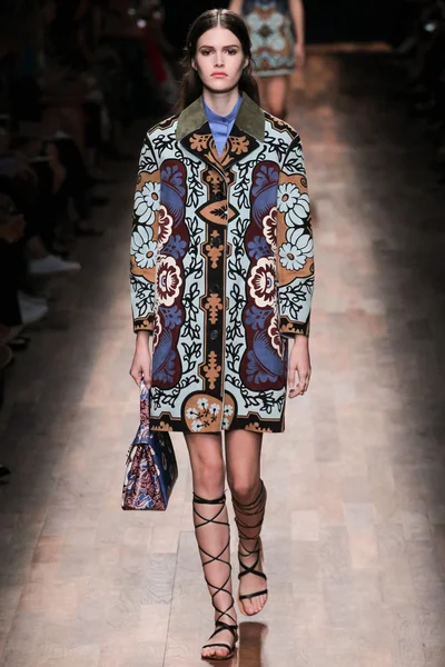 Look 11